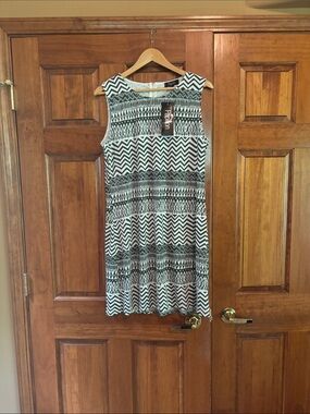 Papillon Blanc Black & White Geo Chevron Shift Mini Dress